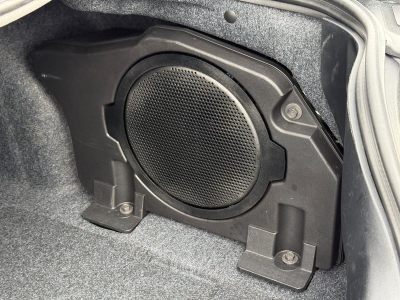 Ford Mustang Vehicle Full-screen Gallery Image 7