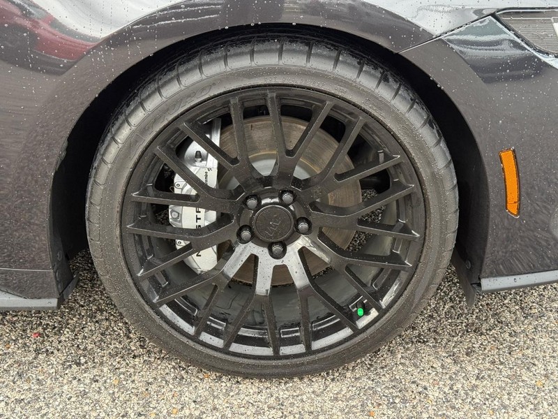 Ford Mustang Vehicle Full-screen Gallery Image 8