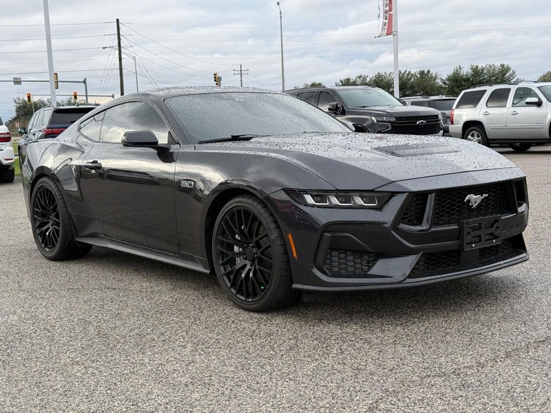 Ford Mustang Vehicle Full-screen Gallery Image 9