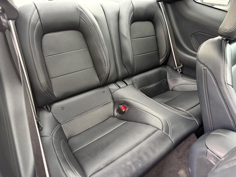 Ford Mustang Vehicle Full-screen Gallery Image 11