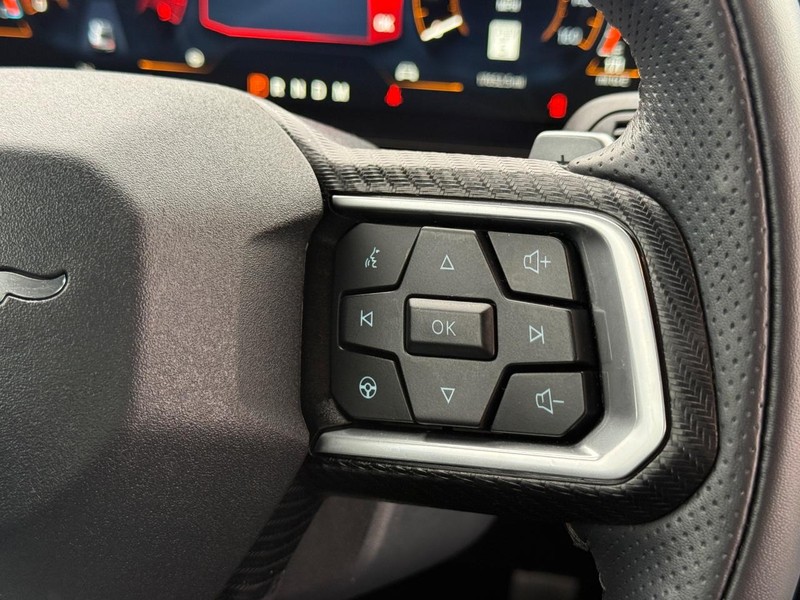 Ford Mustang Vehicle Full-screen Gallery Image 15