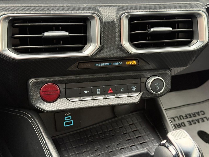 Ford Mustang Vehicle Full-screen Gallery Image 18