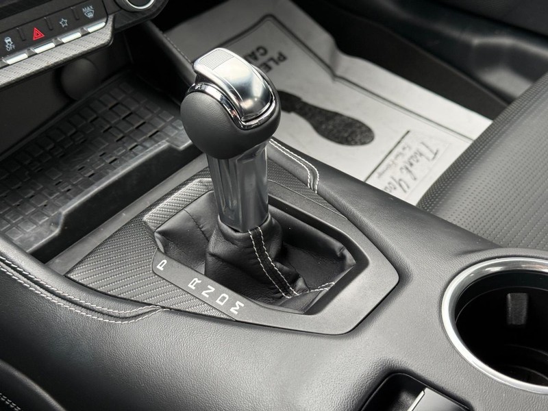 Ford Mustang Vehicle Full-screen Gallery Image 19