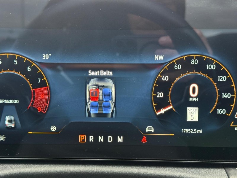 Ford Mustang Vehicle Full-screen Gallery Image 21