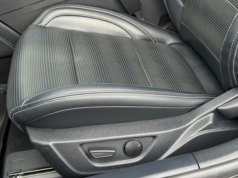 Ford Mustang Vehicle Full-screen Gallery Image 24