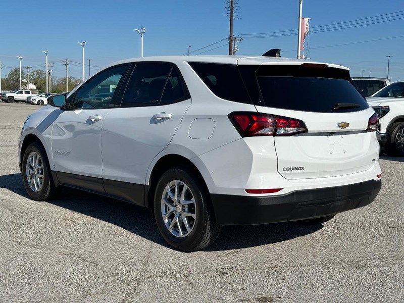 Chevrolet Equinox Vehicle Full-screen Gallery Image 3
