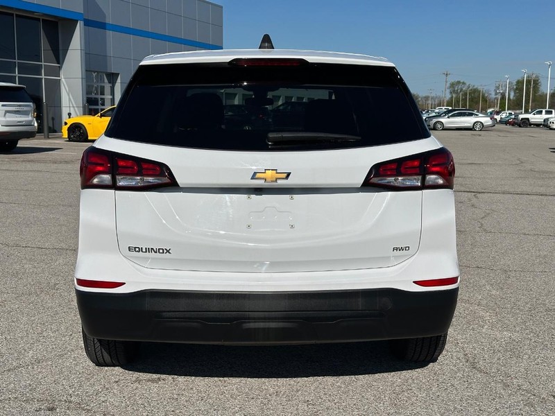 Chevrolet Equinox Vehicle Full-screen Gallery Image 4