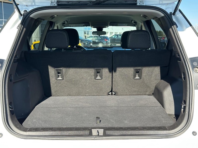 Chevrolet Equinox Vehicle Full-screen Gallery Image 6