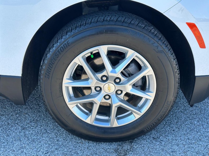 Chevrolet Equinox Vehicle Full-screen Gallery Image 7