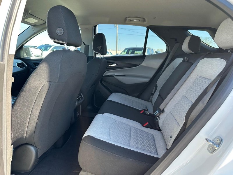Chevrolet Equinox Vehicle Full-screen Gallery Image 10