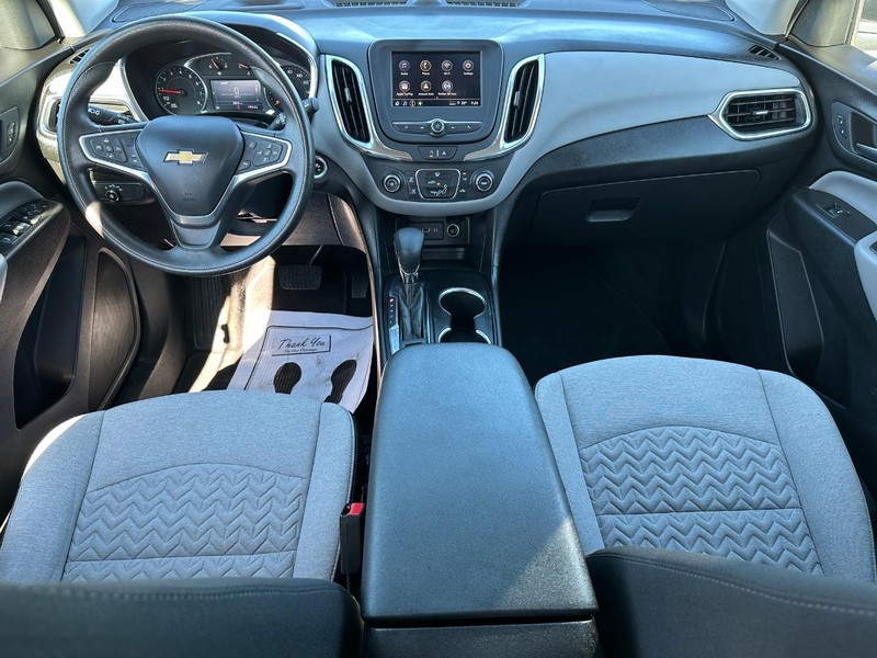 Chevrolet Equinox Vehicle Full-screen Gallery Image 11