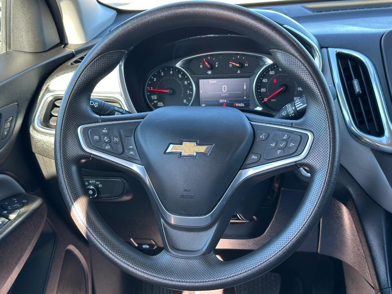 Chevrolet Equinox Vehicle Full-screen Gallery Image 12