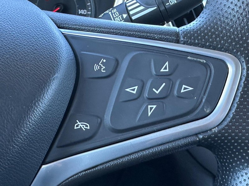 Chevrolet Equinox Vehicle Full-screen Gallery Image 14