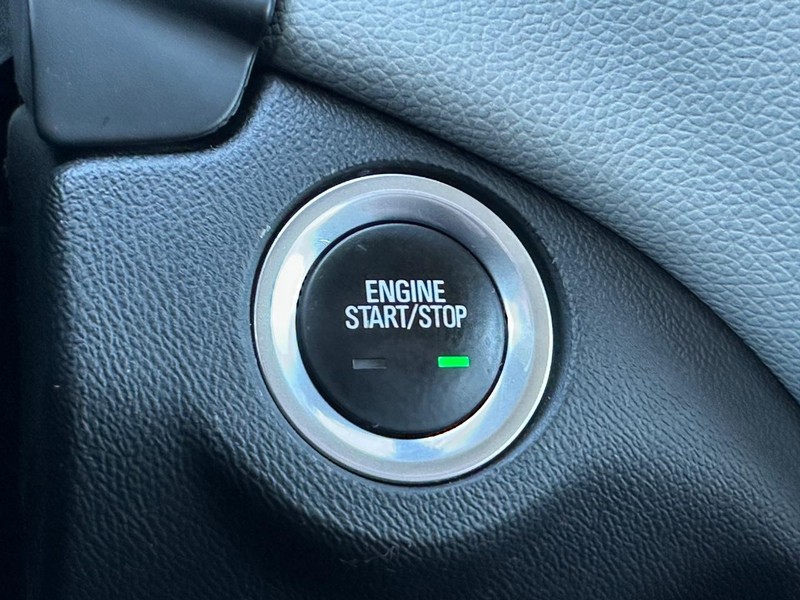 Chevrolet Equinox Vehicle Full-screen Gallery Image 15
