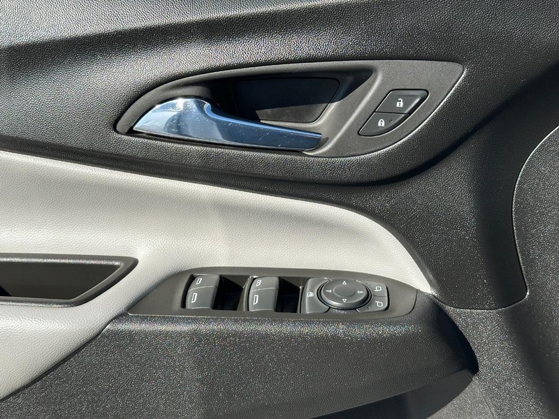 Chevrolet Equinox Vehicle Full-screen Gallery Image 22