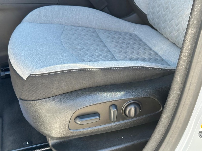 Chevrolet Equinox Vehicle Full-screen Gallery Image 23