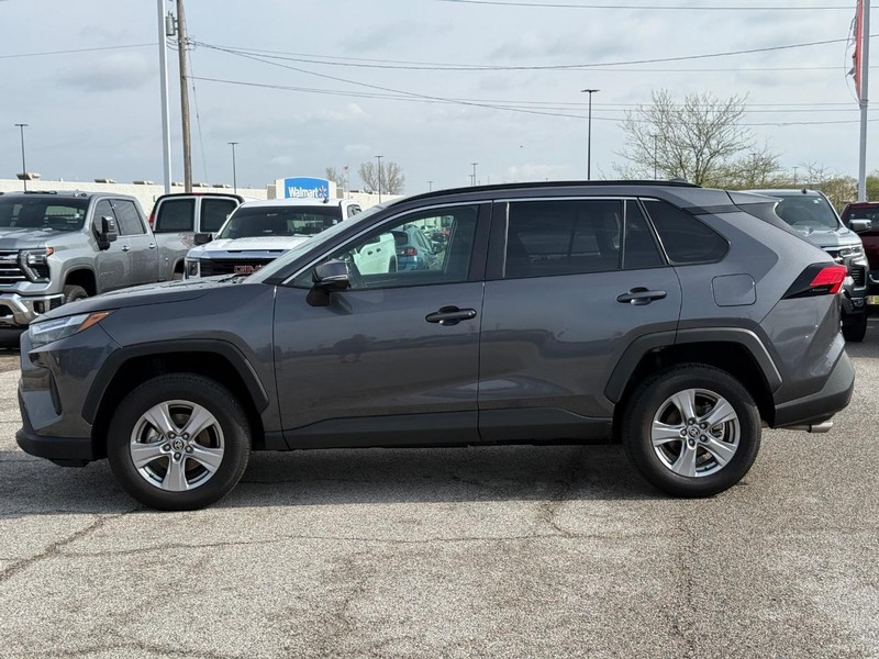 Toyota RAV4 Vehicle Full-screen Gallery Image 2