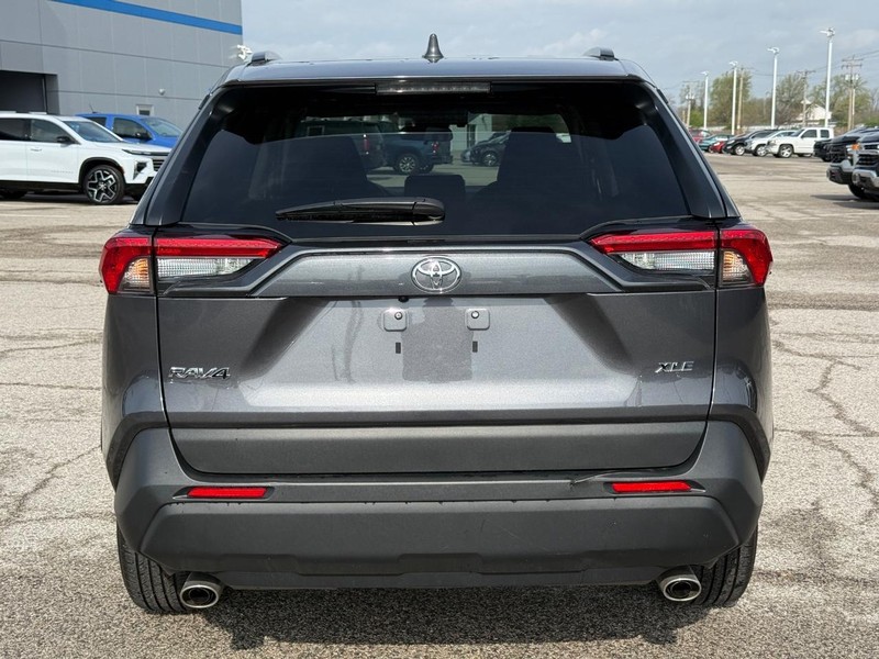 Toyota RAV4 Vehicle Full-screen Gallery Image 4