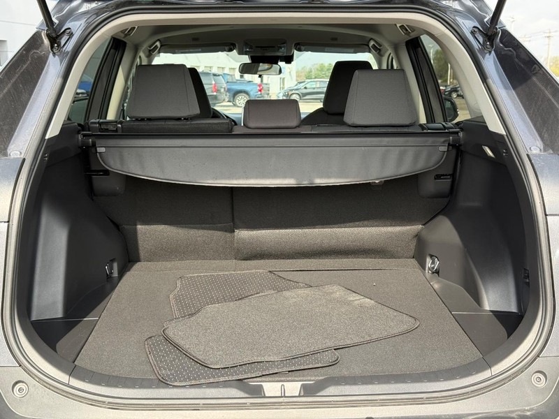 Toyota RAV4 Vehicle Full-screen Gallery Image 6