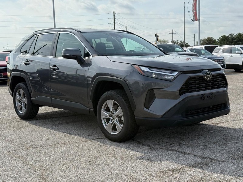 Toyota RAV4 Vehicle Full-screen Gallery Image 8