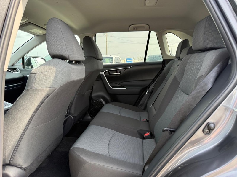 Toyota RAV4 Vehicle Full-screen Gallery Image 10