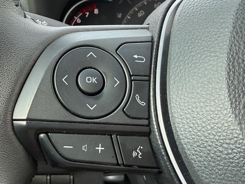 Toyota RAV4 Vehicle Full-screen Gallery Image 13