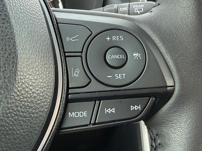 Toyota RAV4 Vehicle Full-screen Gallery Image 14