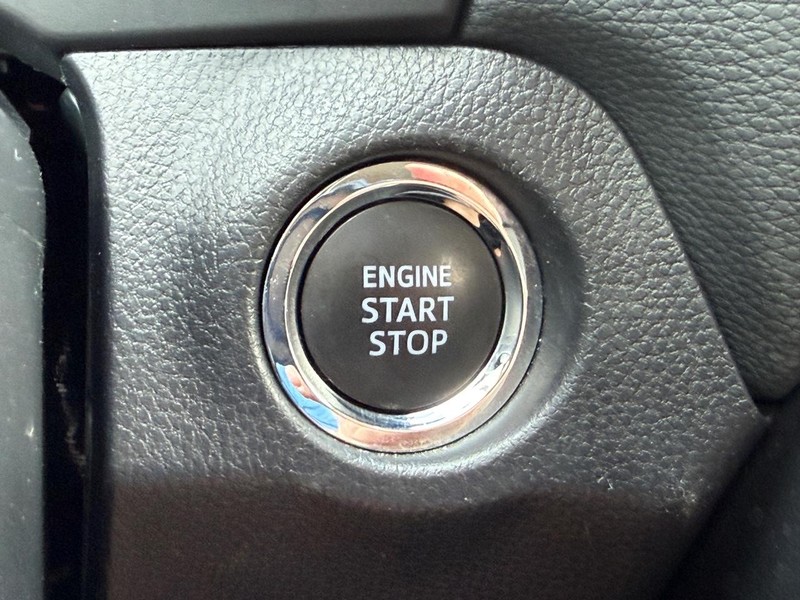 Toyota RAV4 Vehicle Full-screen Gallery Image 15