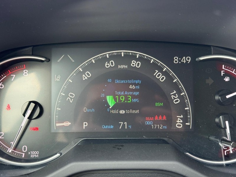 Toyota RAV4 Vehicle Full-screen Gallery Image 21