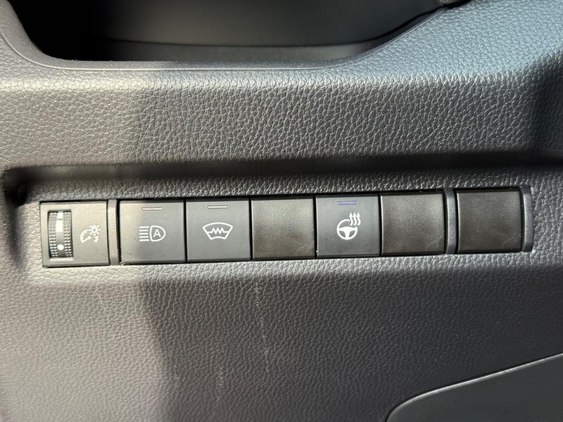 Toyota RAV4 Vehicle Full-screen Gallery Image 22