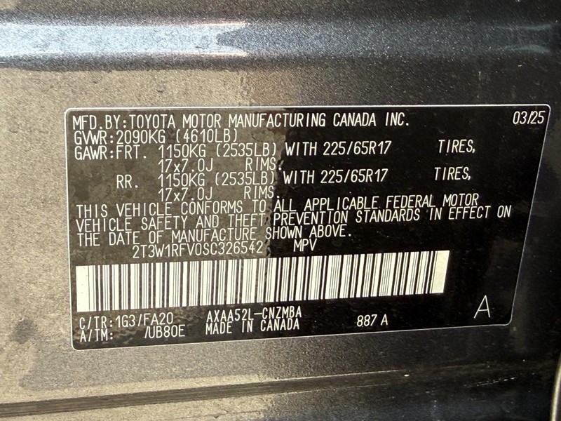 Toyota RAV4 Vehicle Full-screen Gallery Image 25