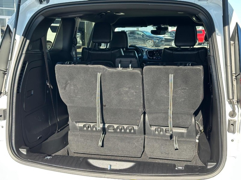 Chrysler Pacifica Vehicle Full-screen Gallery Image 6