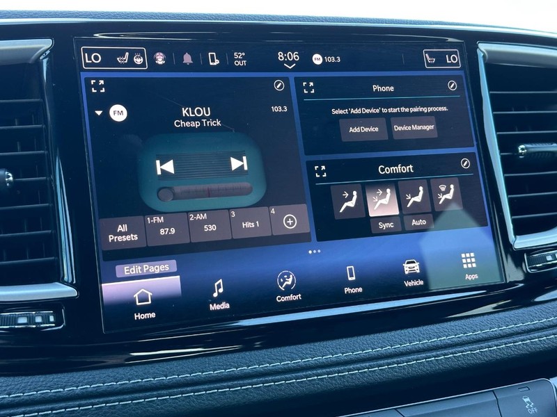 Chrysler Pacifica Vehicle Full-screen Gallery Image 17