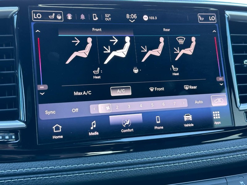 Chrysler Pacifica Vehicle Full-screen Gallery Image 18