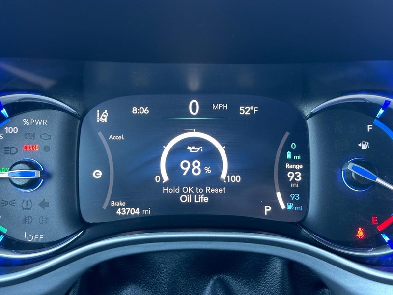 Chrysler Pacifica Vehicle Full-screen Gallery Image 22