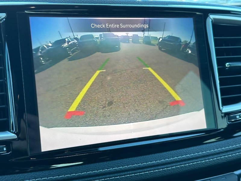 Chrysler Pacifica Vehicle Full-screen Gallery Image 24