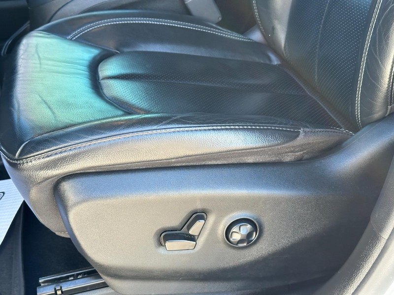 Chrysler Pacifica Vehicle Full-screen Gallery Image 26