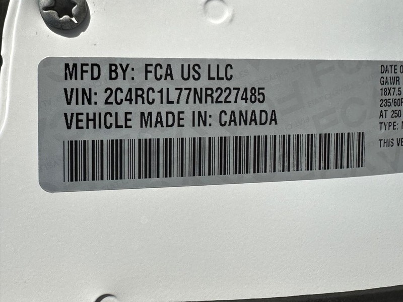 Chrysler Pacifica Vehicle Full-screen Gallery Image 27