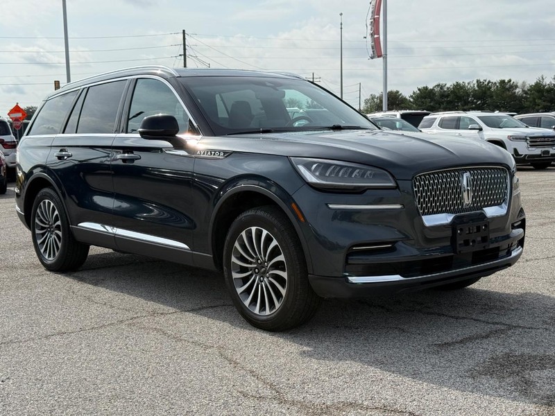 Lincoln Aviator Vehicle Full-screen Gallery Image 8