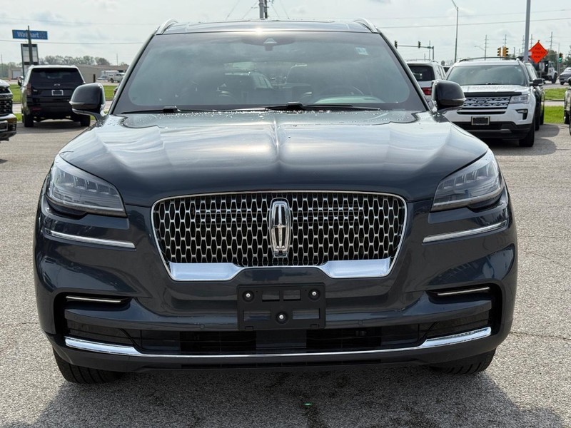 Lincoln Aviator Vehicle Full-screen Gallery Image 9