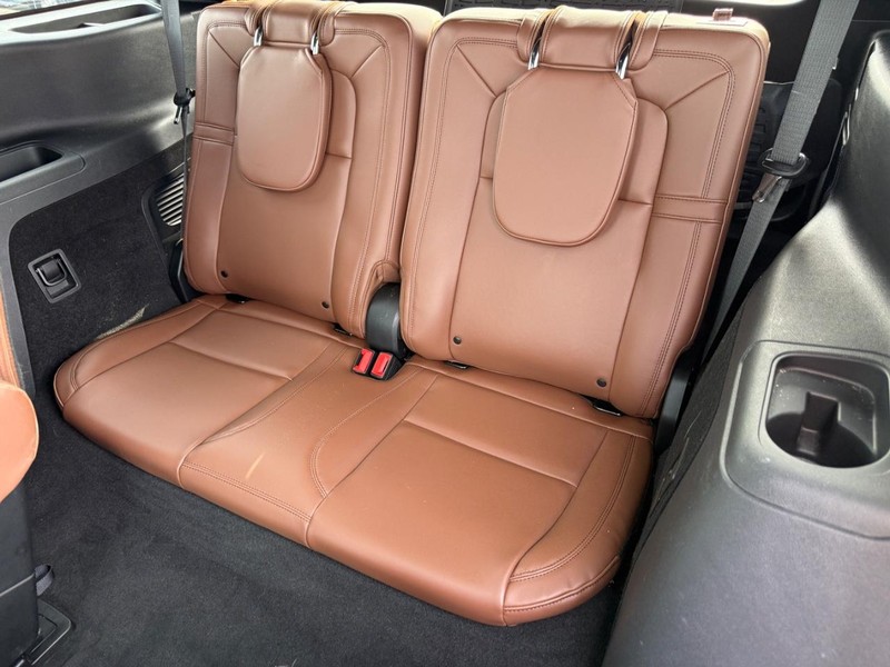 Lincoln Aviator Vehicle Full-screen Gallery Image 10