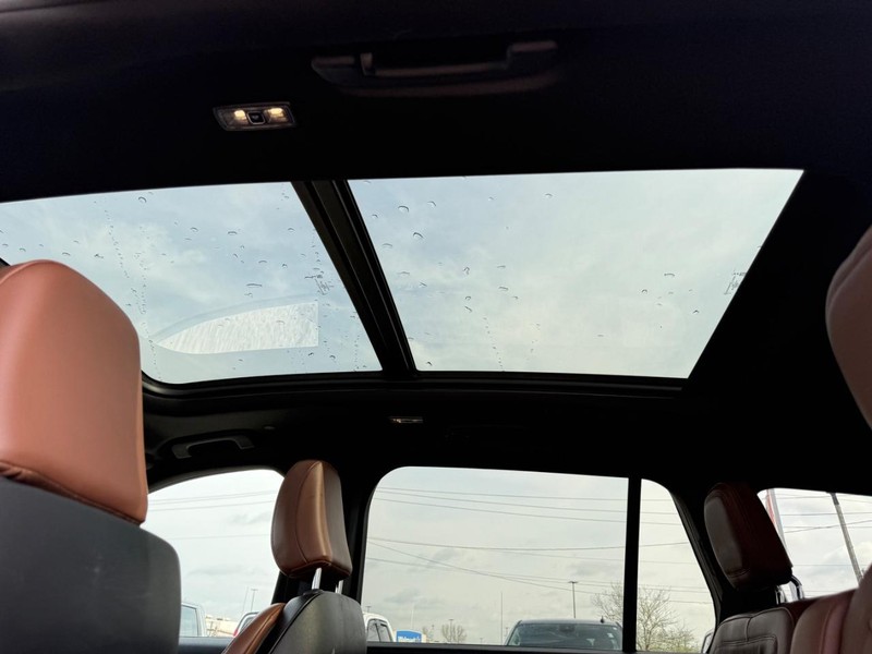 Lincoln Aviator Vehicle Full-screen Gallery Image 12