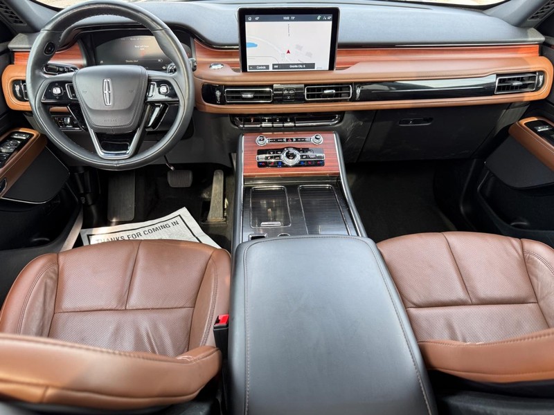 Lincoln Aviator Vehicle Full-screen Gallery Image 14