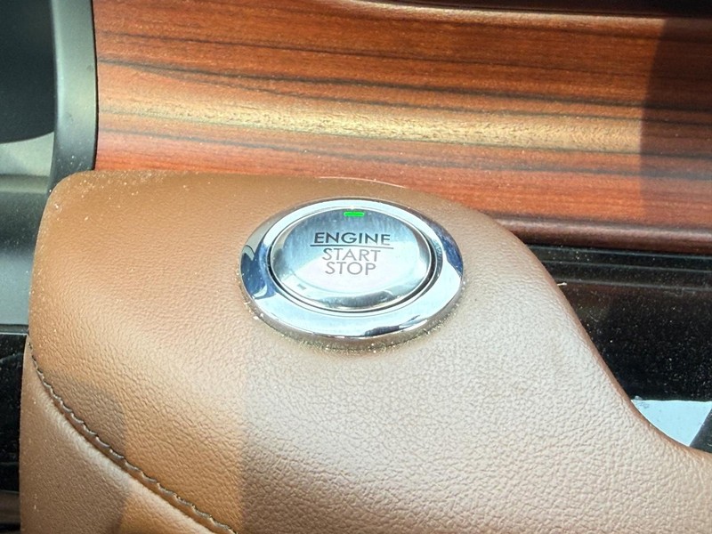 Lincoln Aviator Vehicle Full-screen Gallery Image 18