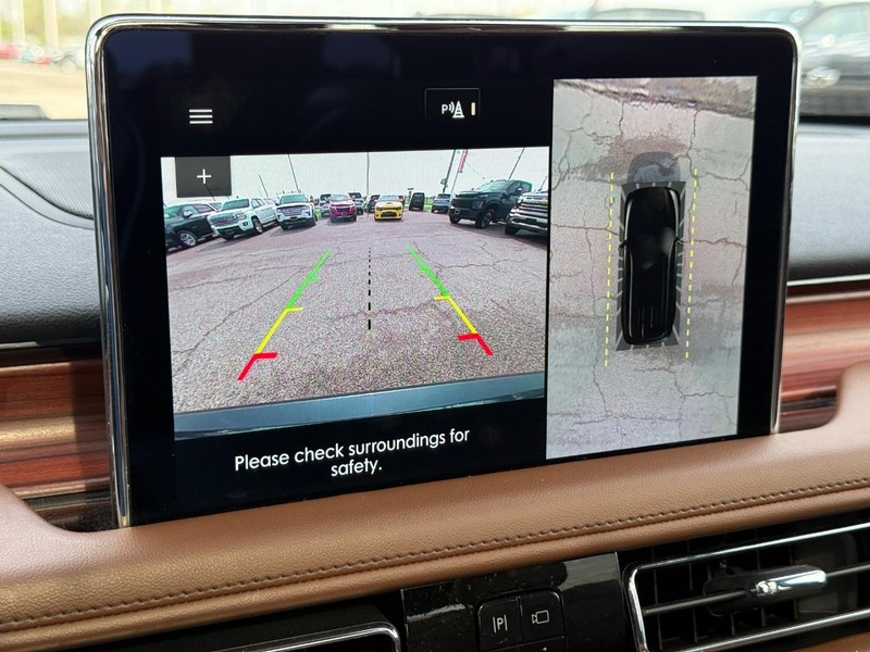 Lincoln Aviator Vehicle Full-screen Gallery Image 20