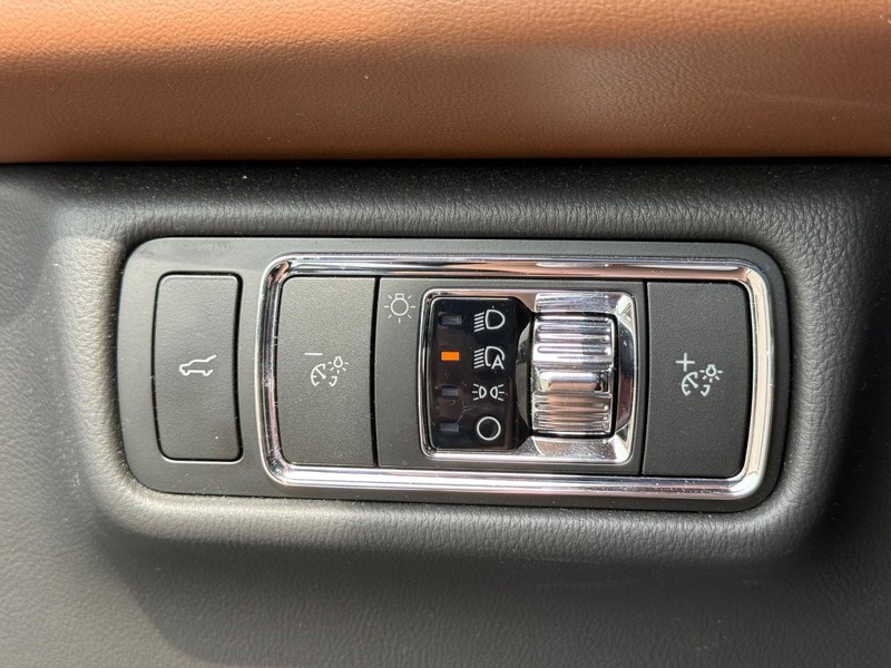Lincoln Aviator Vehicle Full-screen Gallery Image 26