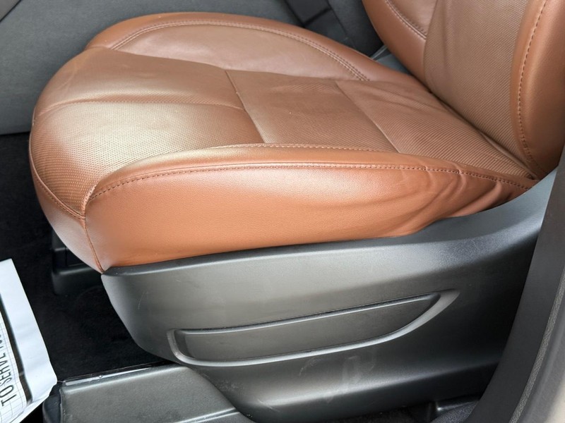 Lincoln Aviator Vehicle Full-screen Gallery Image 28