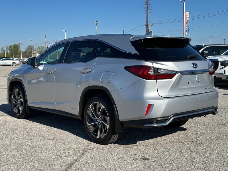 Lexus RX Vehicle Full-screen Gallery Image 3