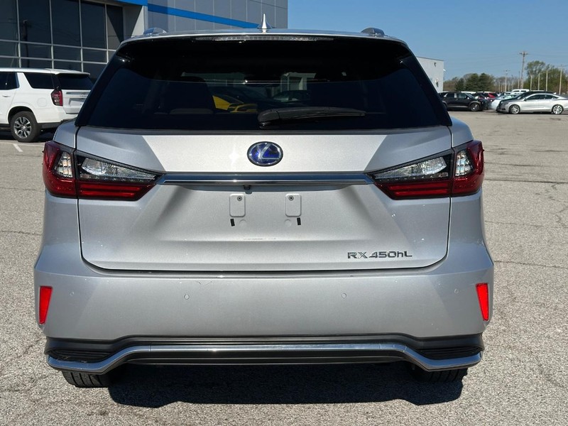 Lexus RX Vehicle Full-screen Gallery Image 4