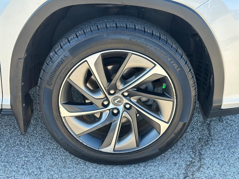 Lexus RX Vehicle Full-screen Gallery Image 7